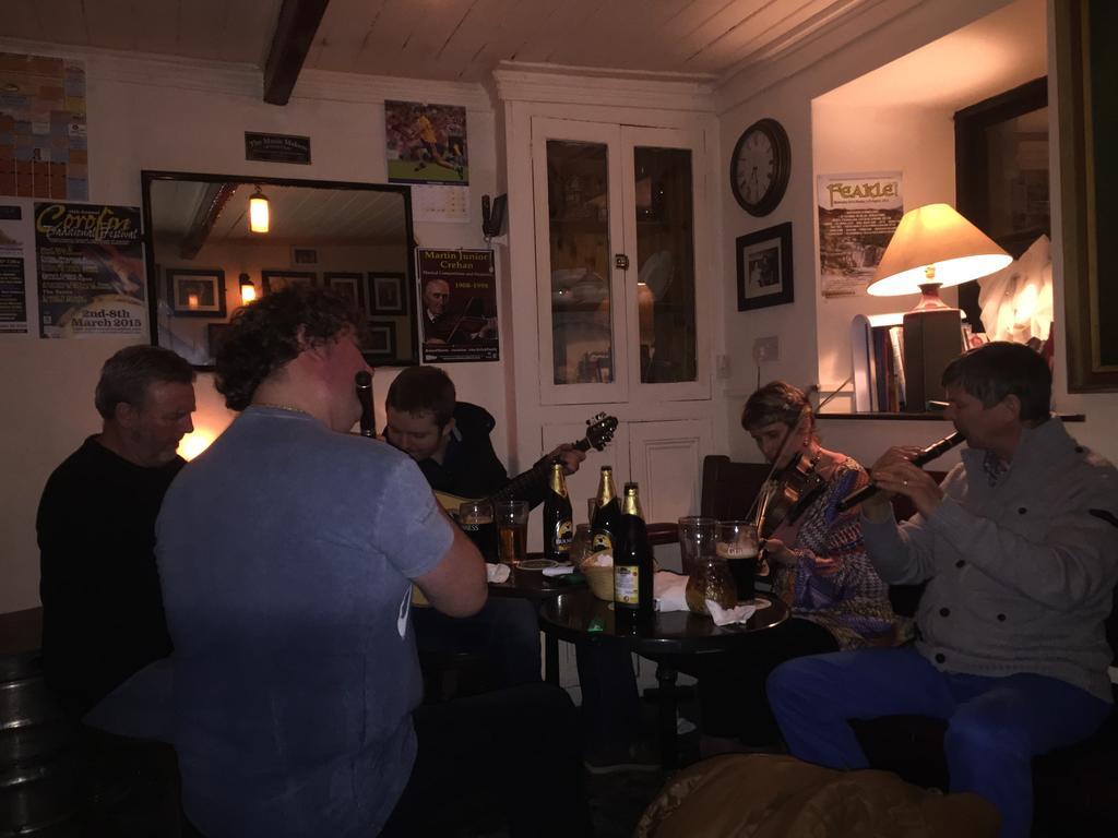 The Townhouse Bed and Breakfast Milltown Malbay Eksteriør billede