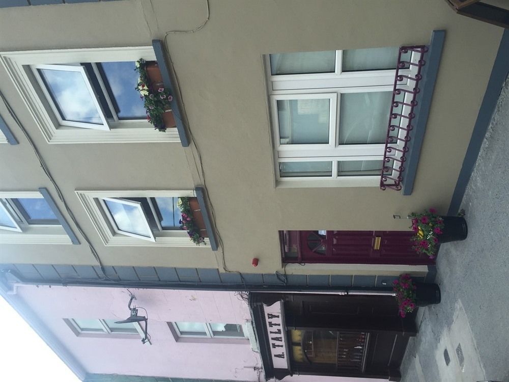 The Townhouse Bed and Breakfast Milltown Malbay Eksteriør billede