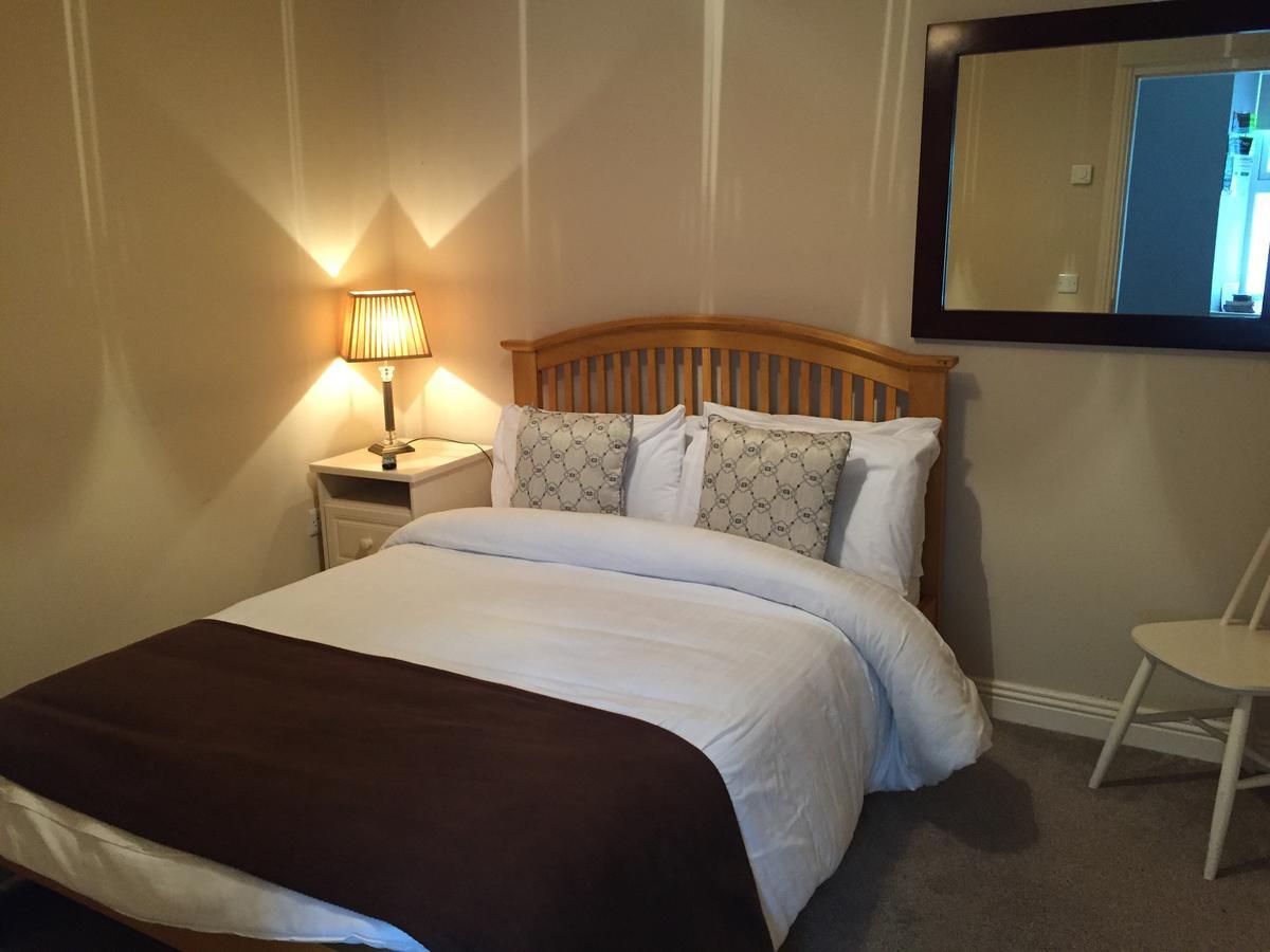The Townhouse Bed and Breakfast Milltown Malbay Eksteriør billede